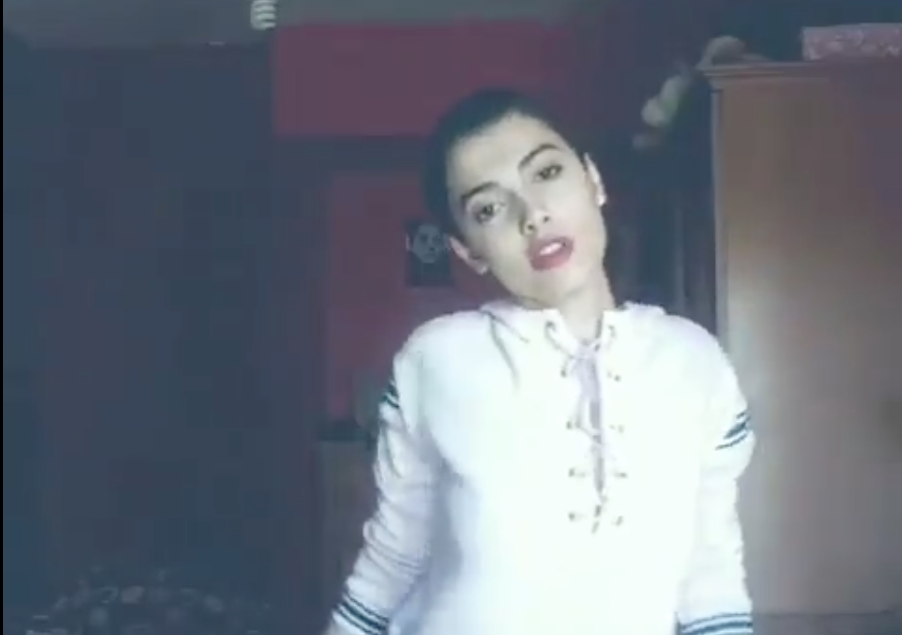 Une ado arrêtée pour s'être filmée en train de danser — Iran Une ado arrêtée pour s'être filmée en train de danser — Iran