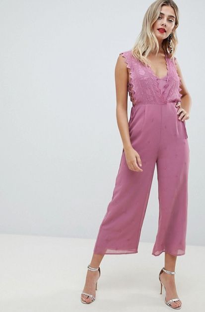 <strong>Sizes</strong>: 0 to 14<br>Get the <a href="http://us.asos.com/asos/asos-design-jumpsuit-with-embroidery-and-lace-up-