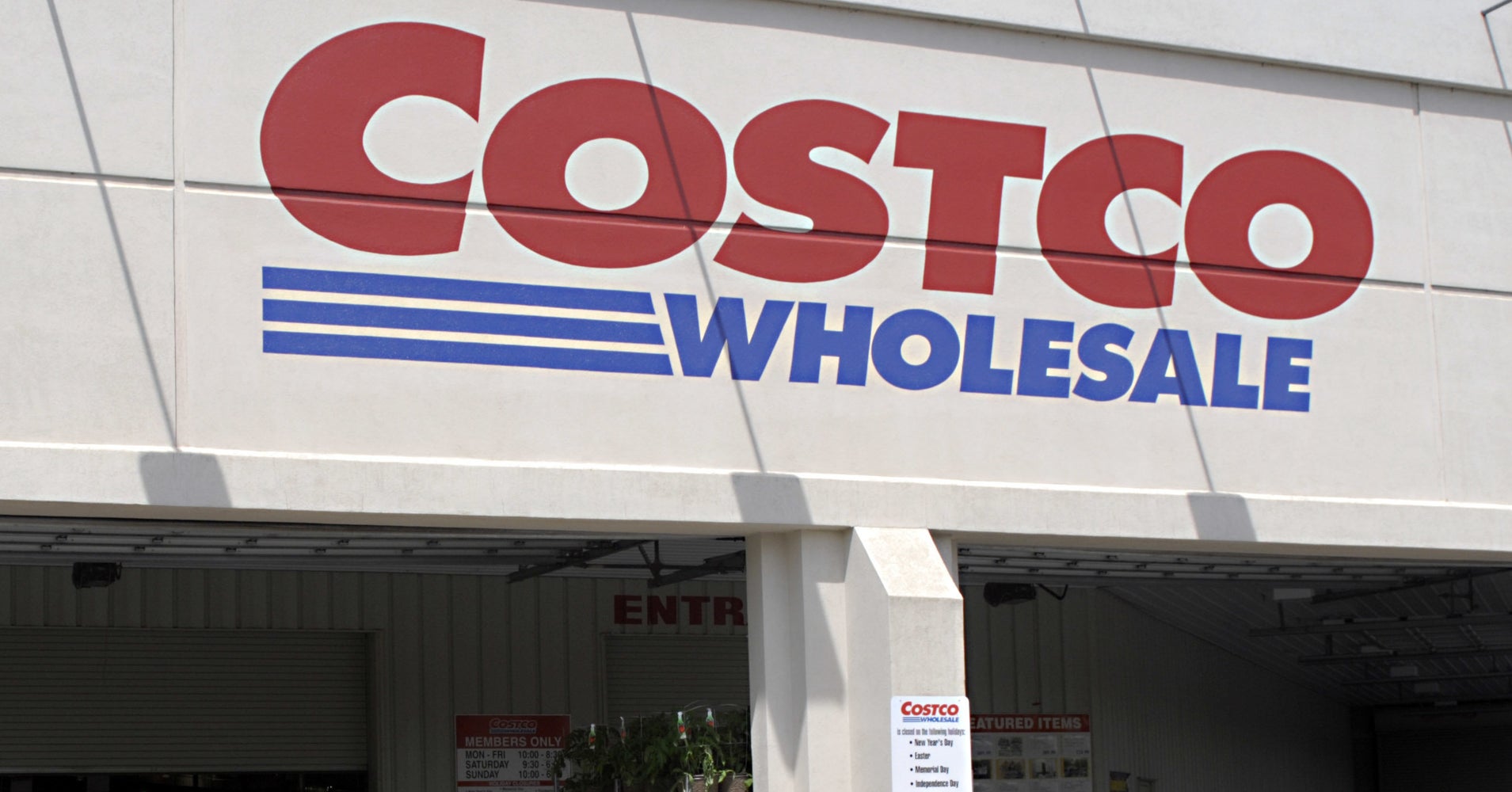 Costco Kills Beloved Food Court Item And People Are Doggone Furious Costco Kills Beloved Food Court Item And People Are Doggone Furious