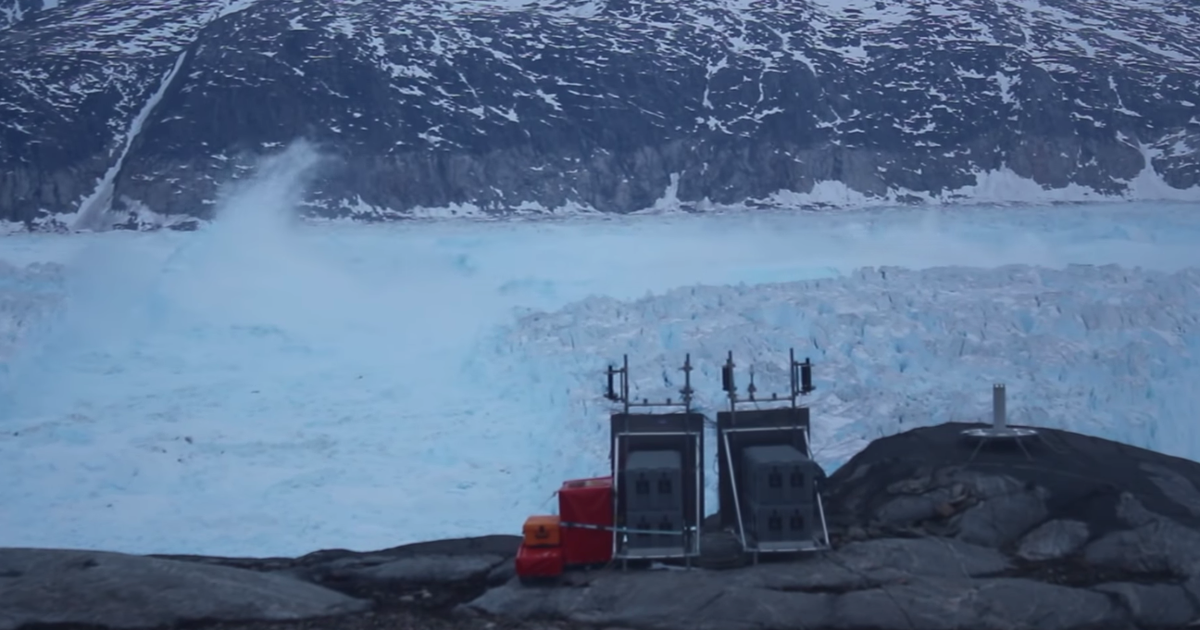 Video Shows The Moment An Iceberg The Size Of Manhattan Broke Off