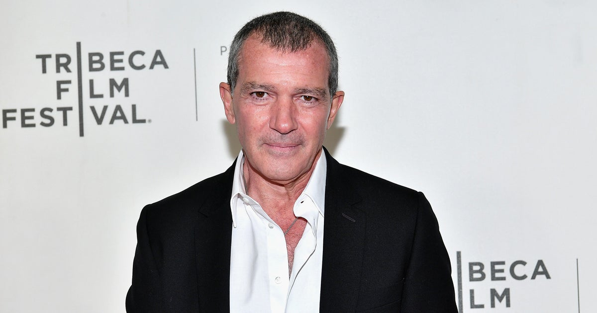 Photo: salma hayek presents antonio banderas international star award palm sprin