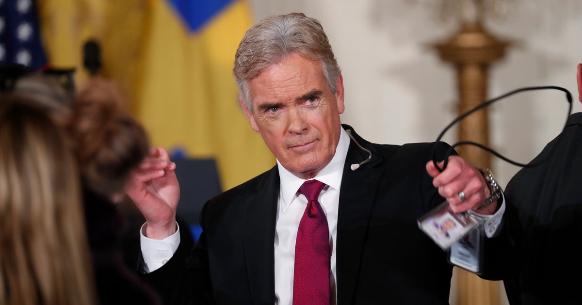 Fox News' John Roberts Issues Late Defense After Trump Bashes CNN and NBC HuffPost Canada