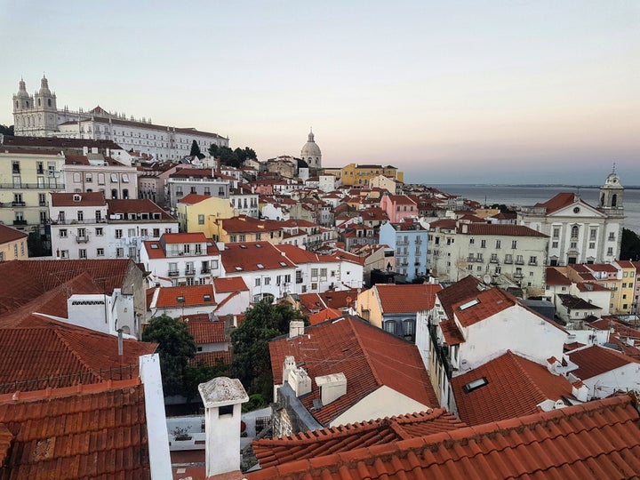 Η θέα από το Miradouro de Santa Luzia