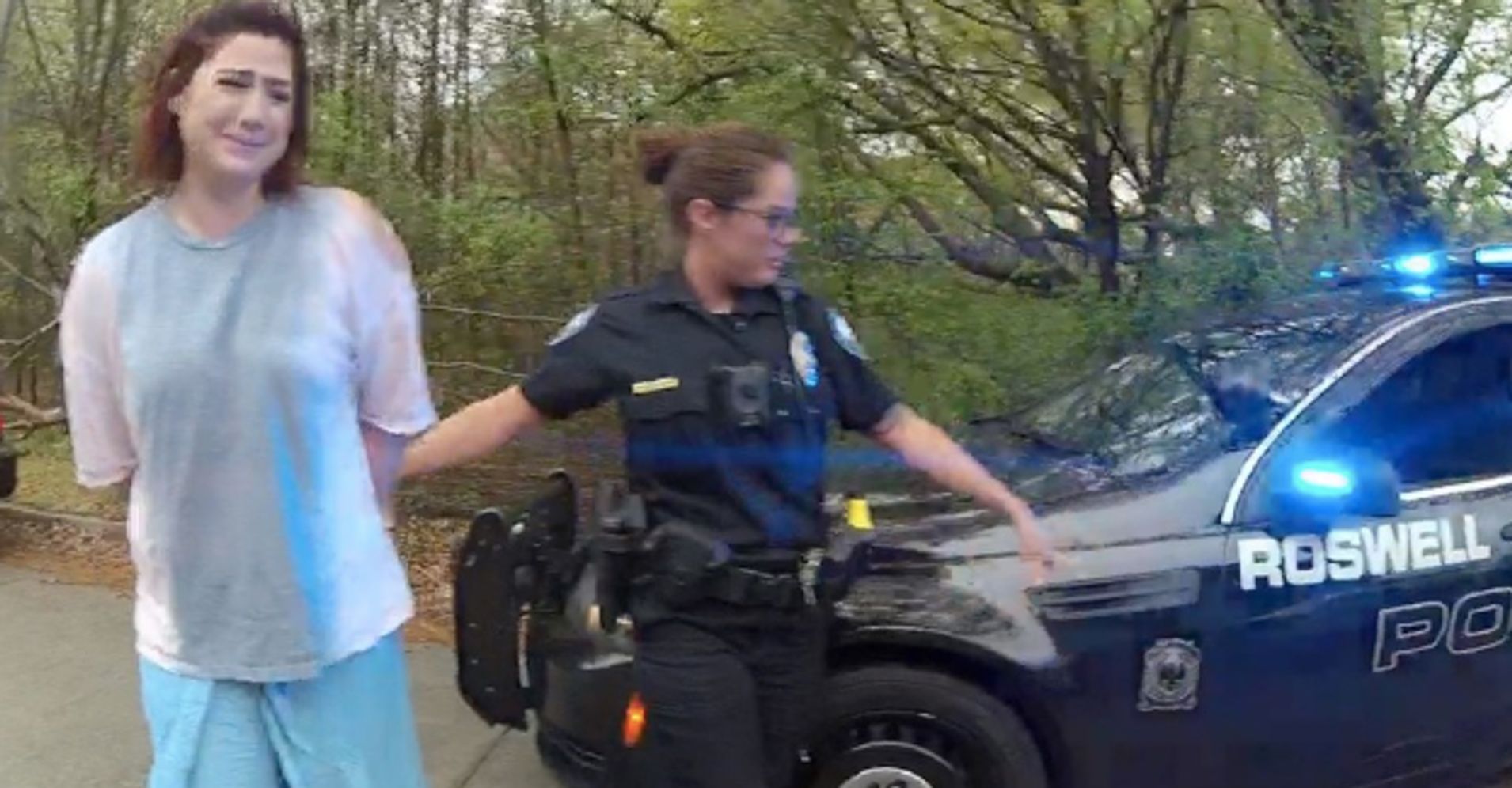 Video Shows Laughing Cops Using Coin Toss App To Decide Woman S Arrest Huffpost