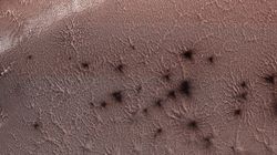 «Αράχνες» στον Άρη: Τι δείχνει μια «περίεργη» φωτογραφία από τον Κόκκινο