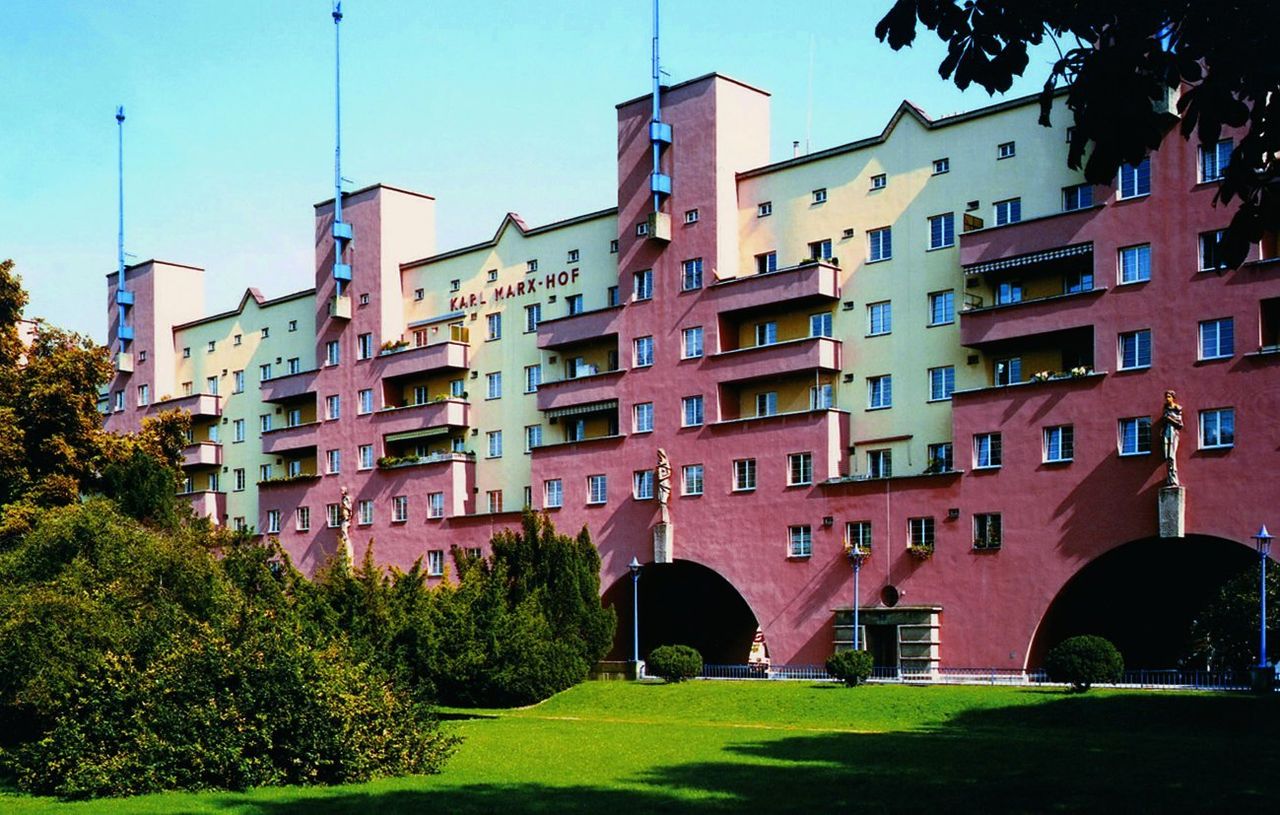 Karl-Marx-Hof municipal housing, Vienna.