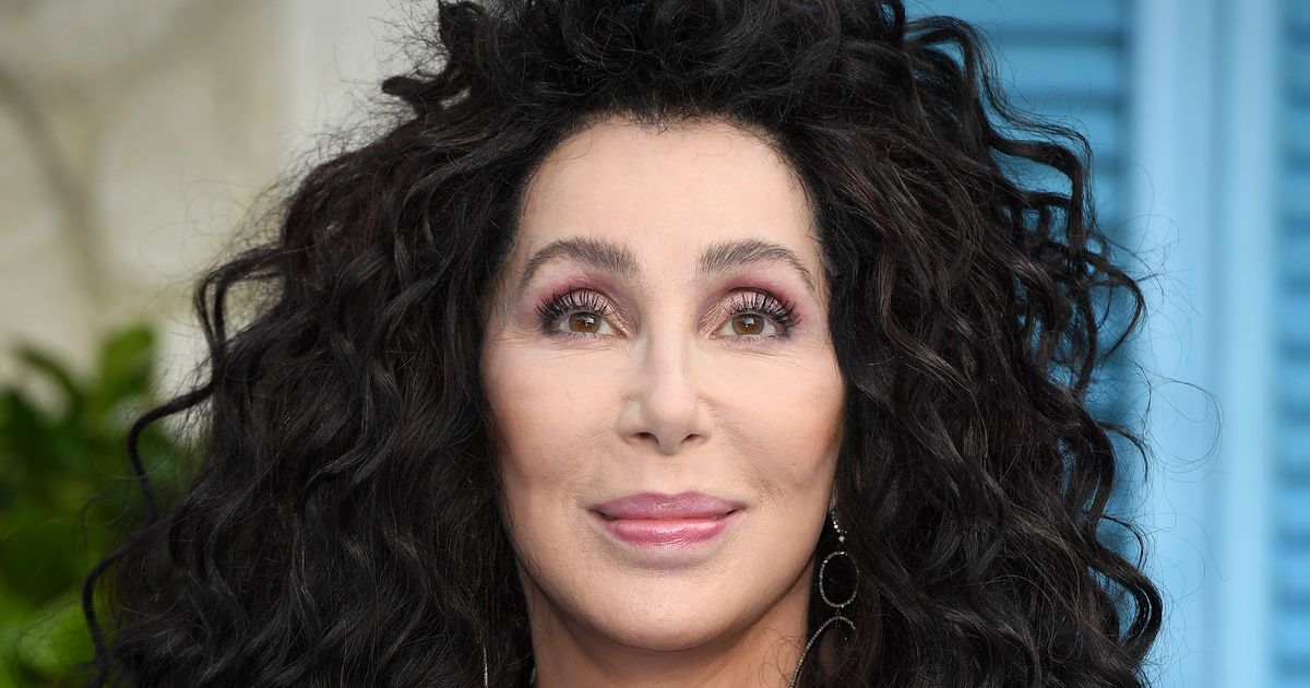 Cher Blasts Donald Trump's 'Inexcusable' Treatment Of The Queen During ...