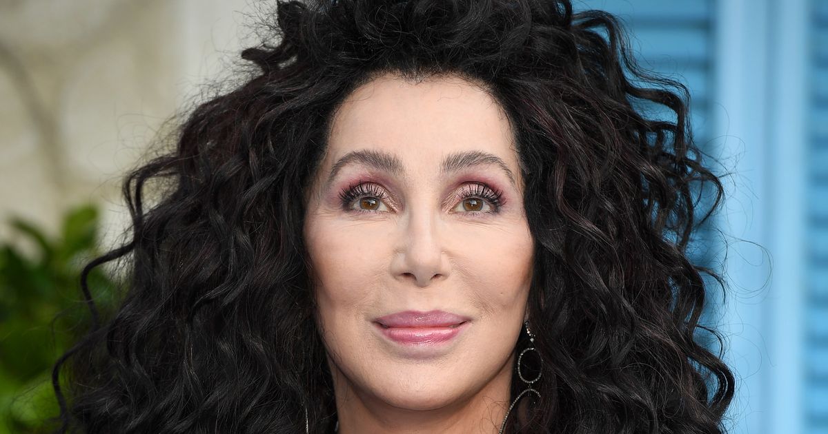 Cher Blasts Donald Trump's 'inexcusable' Treatment Of The Queen During 