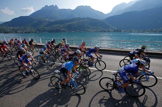 Cyclists on La Course.