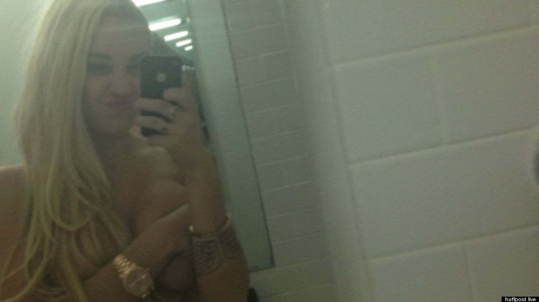 Amanda Bynes Is Topless In New Twitpics