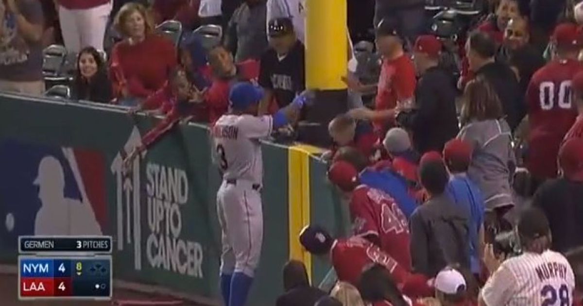 Angels fan ejected after touching Mets outfielder Curtis