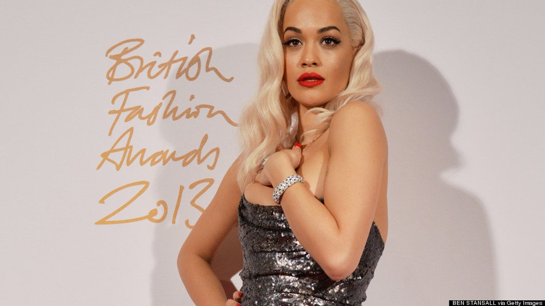 Rita b. Рокрит. Bbc Rita ora White Dress Feathers.