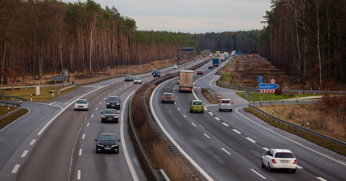 Flashing Headlights To Warn Of Speed Traps Protected By 1st Amendment