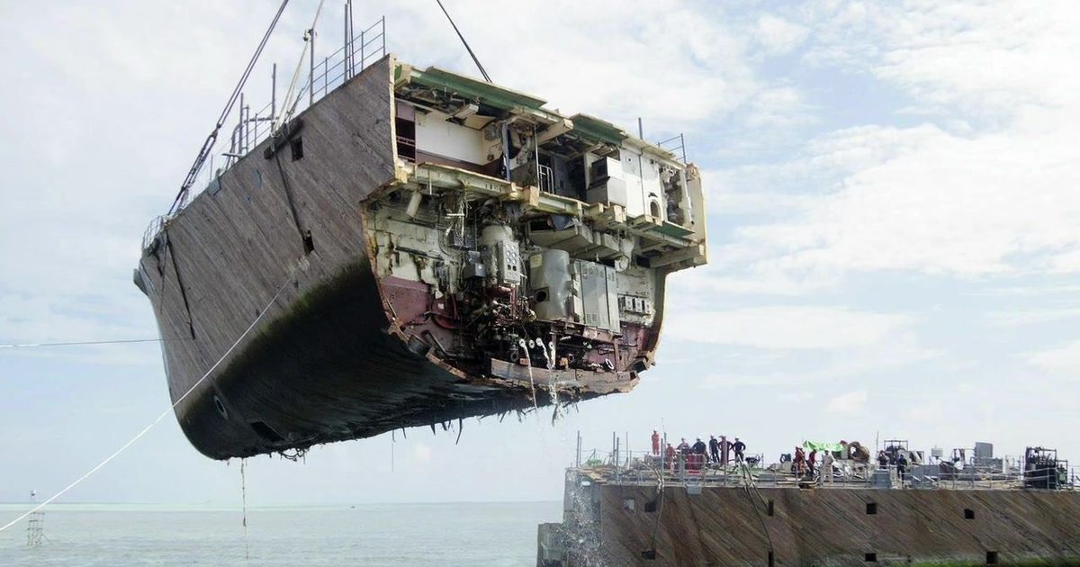 U.S.S. Guardian Shipwreck: Navy Ship Removed From Philippines Reef ...