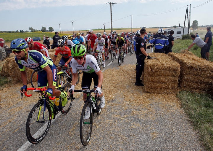 The protesters blocked the cyclists' route with bales of hay. After a 15-minute break, the race resumed.