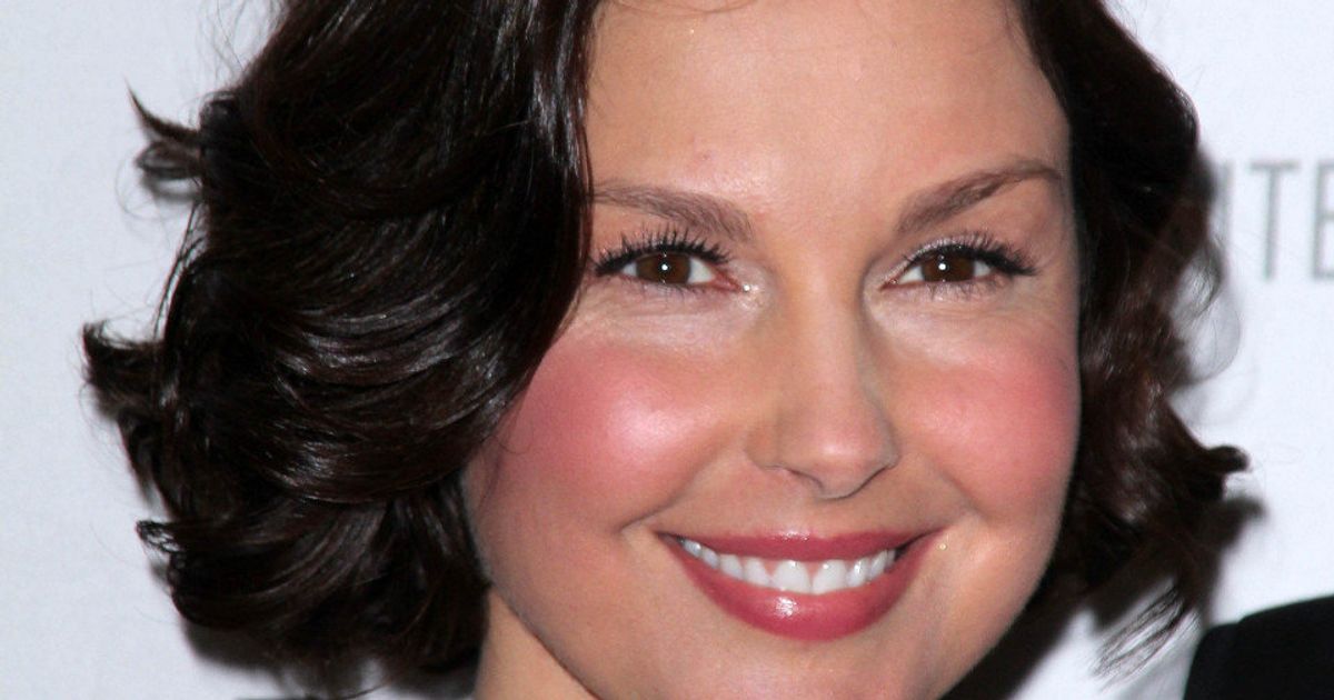 Ashley Judd Stars On The Red Carpet | HuffPost Videos