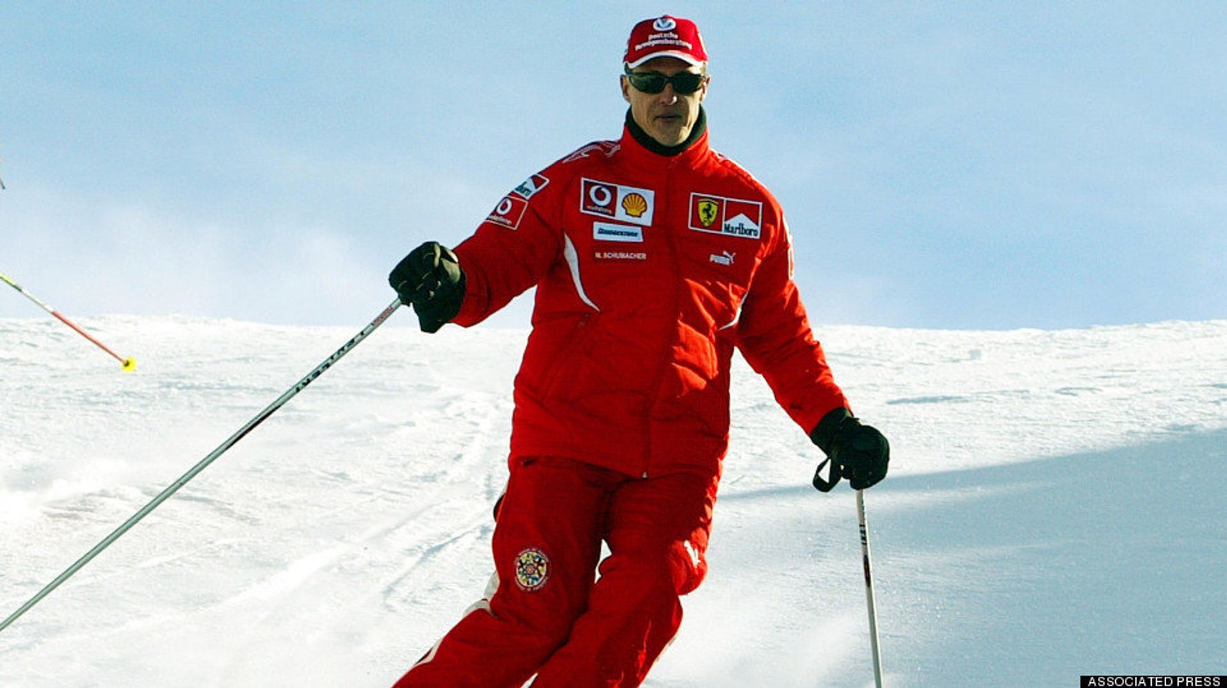 After skiing. Михаэль Шумахер на лыжах. Михаэль Шумахер горнолыжный курорт. Шумахер Михаэль на горных лыжах. Михаэль Шумахер в полный рост.