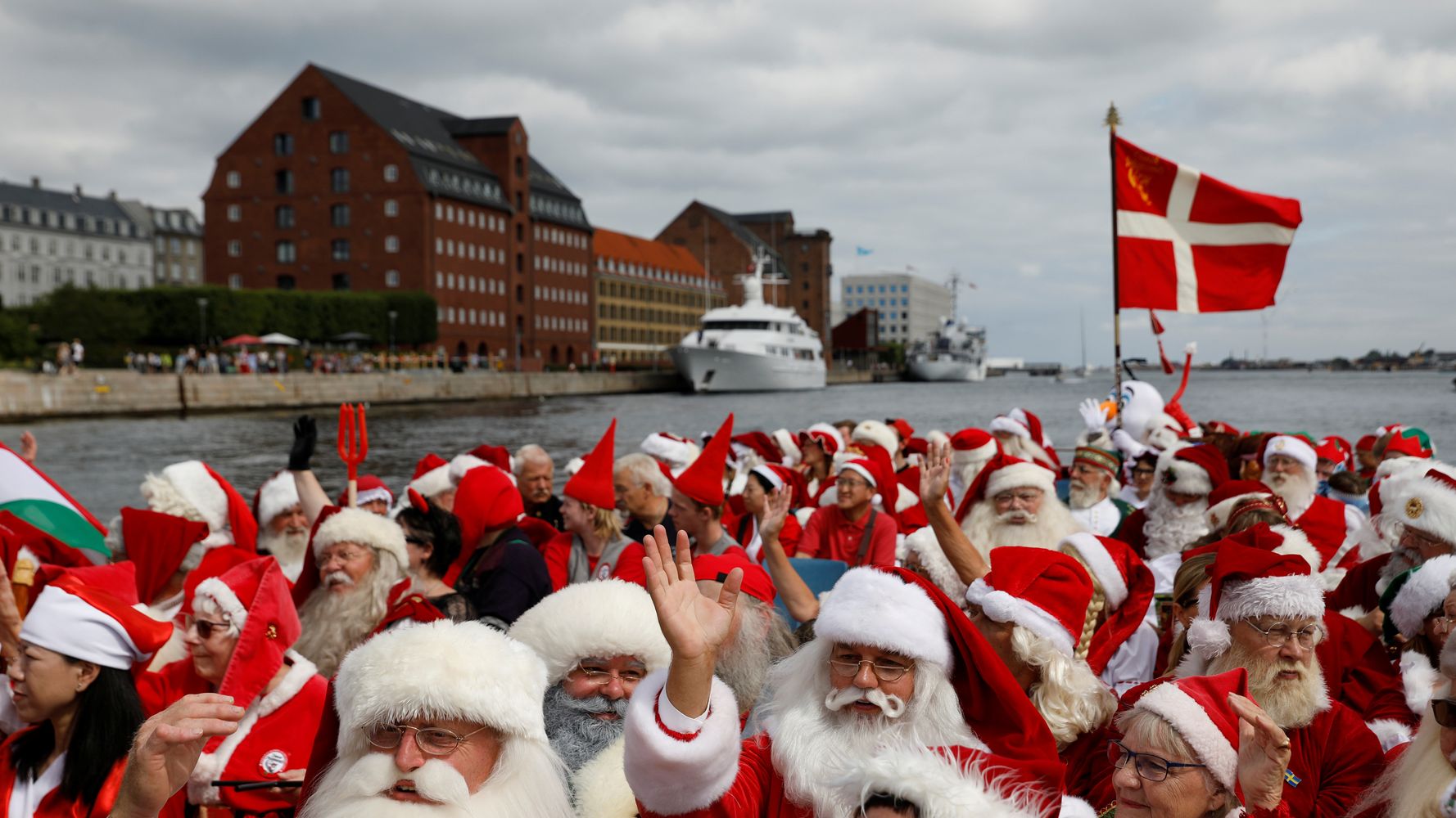 В Швеции Всемирная олимпиада Санта Клаусов и дедов Морозов?