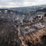 Όλα γκρίζα. Στους 79 οι νεκροί, σύγχυση και αγωνία για τους αγνοούμενους από της πυρκαγιές στην Ανατολική Αττική. Εκκλήσεις α...