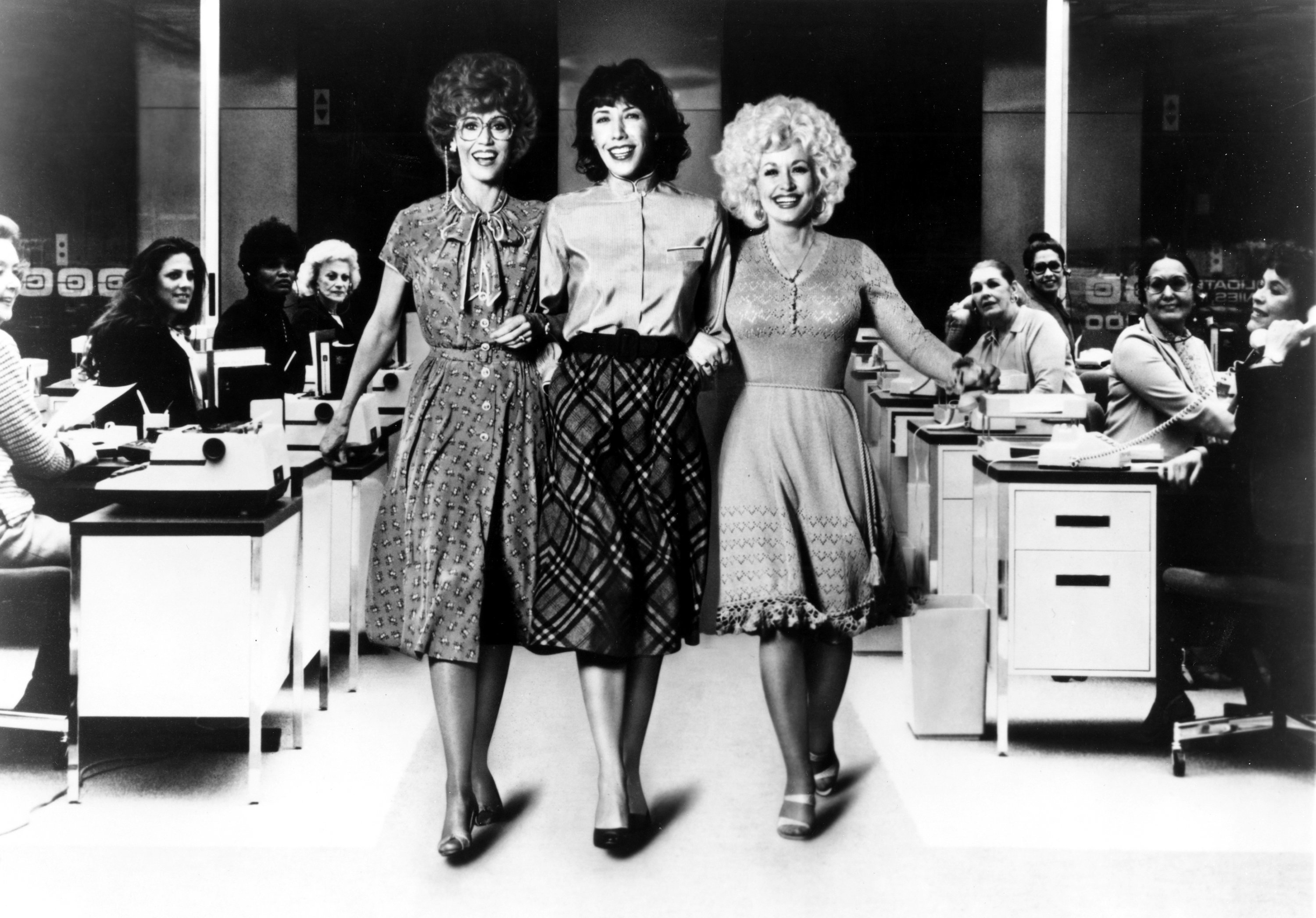 Jane Fonda Says A '9 To 5' Sequel With Dolly Parton, Lily Tomlin Is In ...