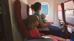 Flugzeugpersonal weigert sich, Familie mitzunehmen – weil der Sohn krank ist