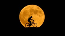 33 Spectacular Photos Of The Longest Full ‘Blood Moon’ Of The Century