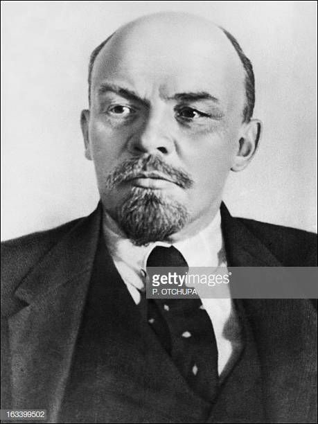 Ο Βλάντιμιρ Ίλιτς Λένιν. Διωκόμενος το καλοκαίρι του 1917 από τις υπηρεσίες ασφάλειας του τσάρου για επαναστατική δράση, βρήκε καταφύγιο βραχυπρόθεσμα στη Φινλανδία. Η παρουσία του εκεί ενέπνευσε τους κομμουνιστές, ενώ η επικράτηση της επανάστασης που τον έφερε στην εξουσία της Ρωσίας συνέβαλε στην έκρηξη του εμφυλίου πολέμου. 