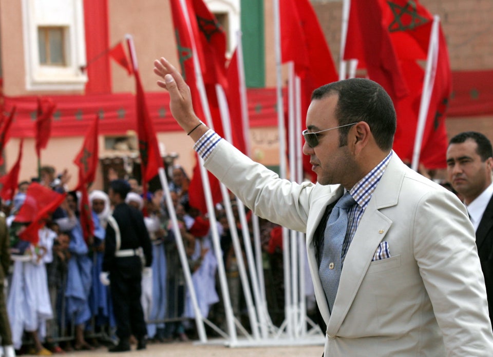 Le 21 mars 2006, le roi effectue une visite de 5 jours dans les provinces du sud. La naissance du Conseil royal consultatif pour les affaires sahariennes (CORCAS) interviendra quelques jours plus tard, le 25 mars 2006