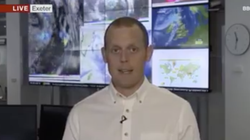 Hitze: Klimaexperte wird vor laufender Kamera