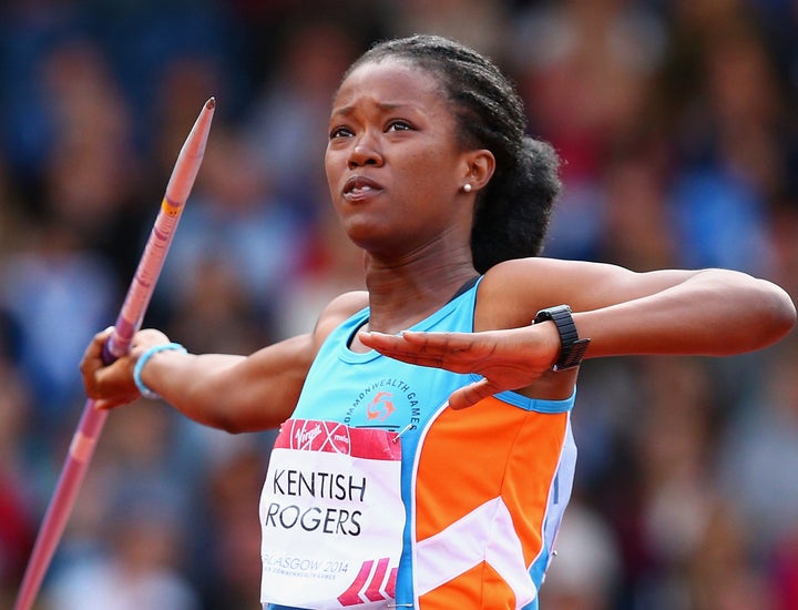 Kentish-Rogers compite en el Javelin de heptatlón femenino en Hampden Park durante los Juegos de la Commonwealth de Glasgow 2014 en julio