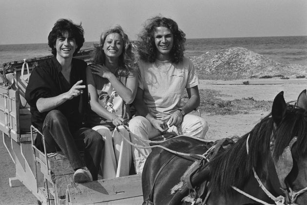 Singers Veronique Sanson et Alain Chamfort dans une plage en