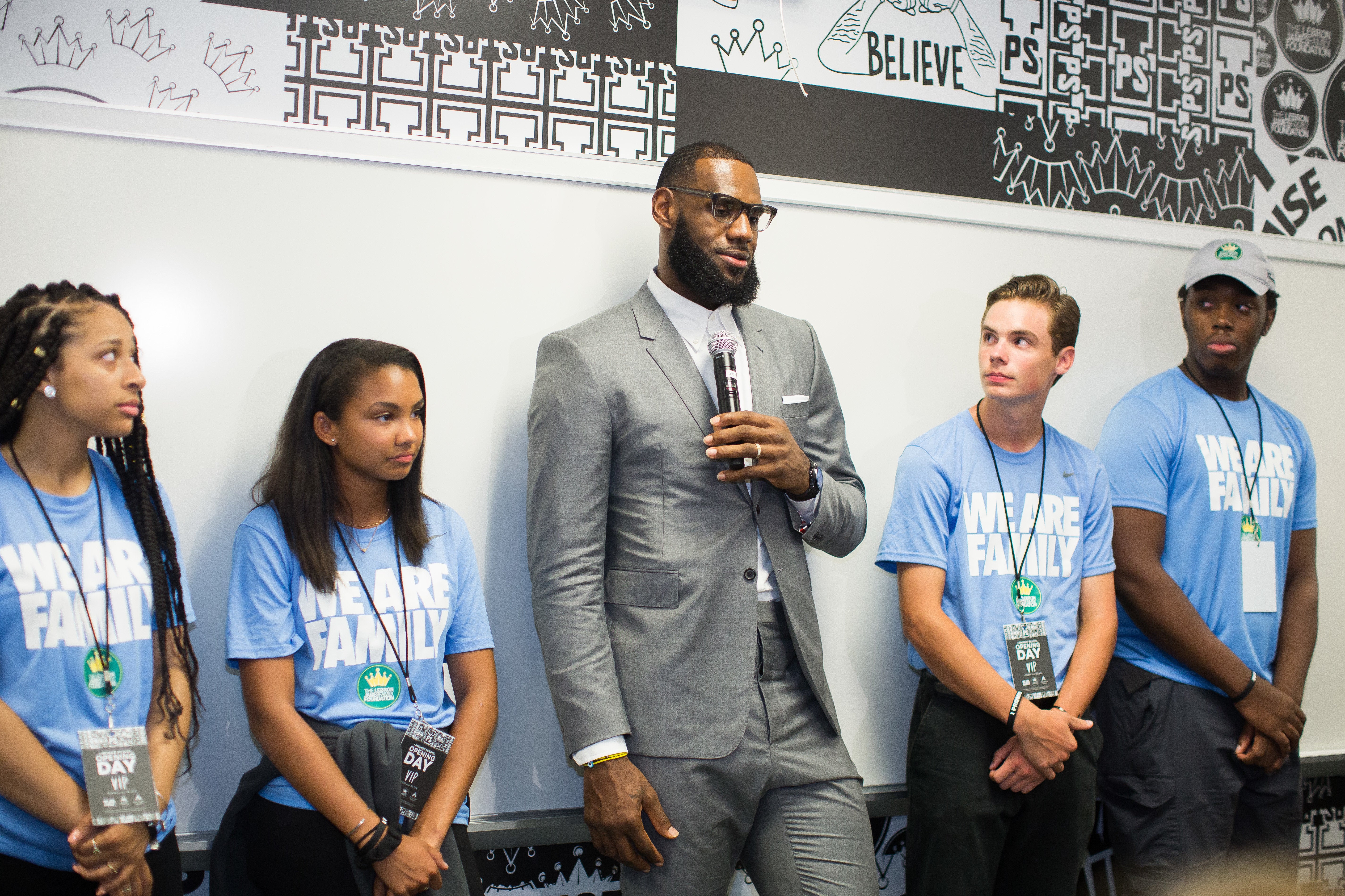 Melania Praises LeBron James After Donald’s Racist Tweet Melania Praises LeBron James After Donald’s Racist Tweet
