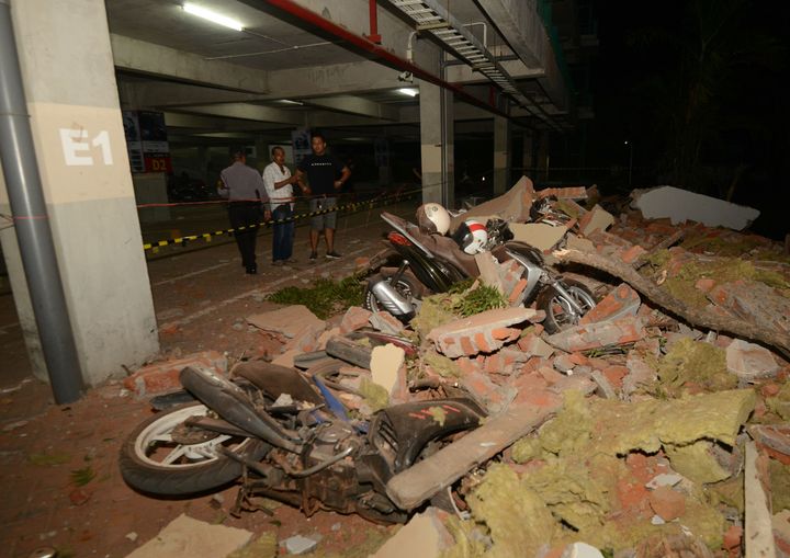 Residents look at bikes and debris at a mall in Bali's capital Denpasar on August 5, 2018 after a major earthquake rocked neighboring Lombok island. (SONNY TUMBELAKA/AFP/Getty Images)
