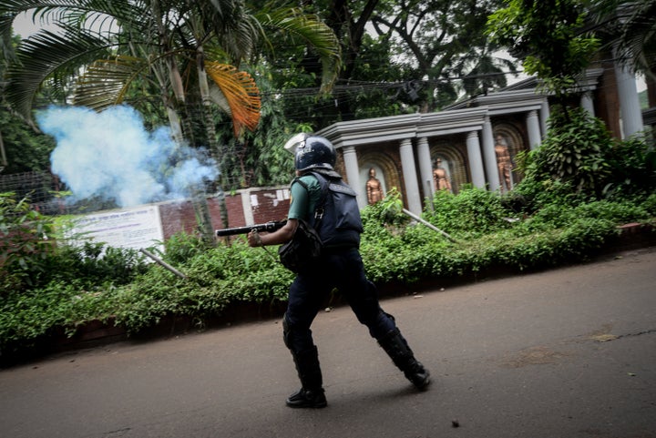 Bangladeshi police clash with students in Dhaka on Sunday over the city's unsafe driving conditions. Unlicensed drivers, unre