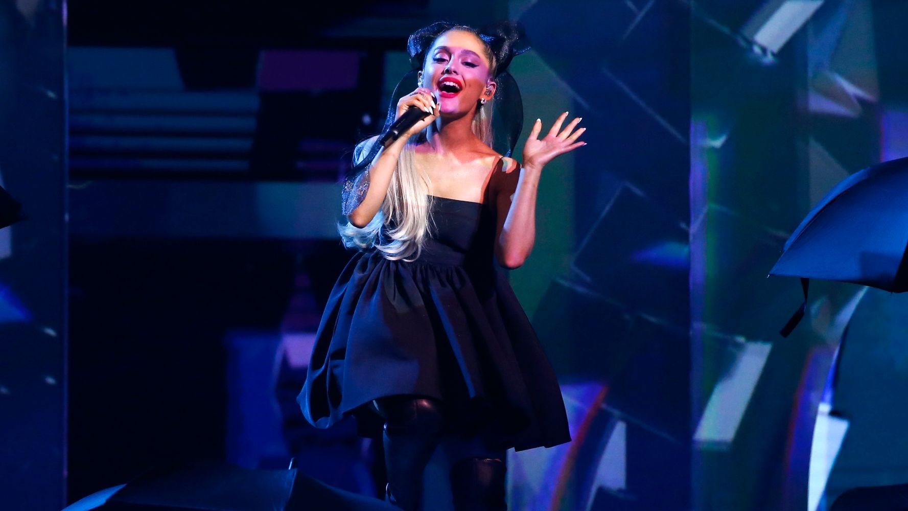Ariana Grande Suffers A Mystery Injury While Shooting 'Carpool Karaoke ...
