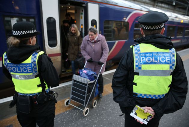 ﻿British Transport Police are searching for witnesses after a man groped two women on trains from Manchester Airport