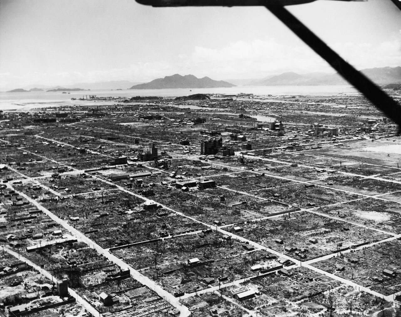 Разрушения от ядерного взрыва. Хиросима и Нагасаки атомная бомба. Хиросима и Нагасаки до 1945. Хиросима и Нагасаки после ядерных взрывов. Япония Нагасаки атомная бомба.