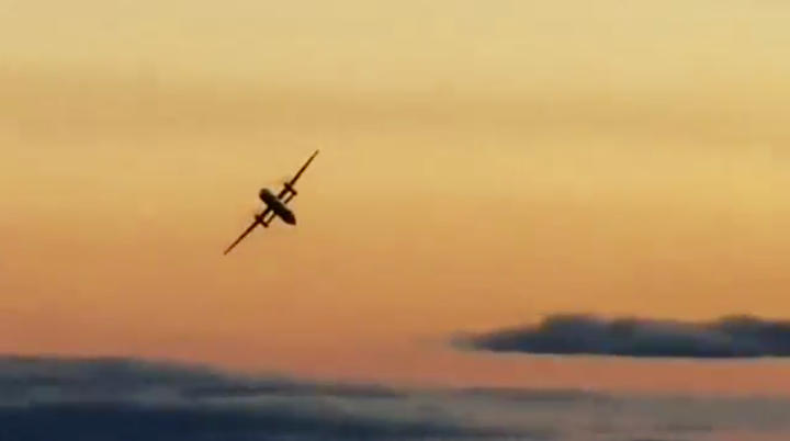 <strong>The plane performing a loop-the-loop shortly before it crashed.</strong>