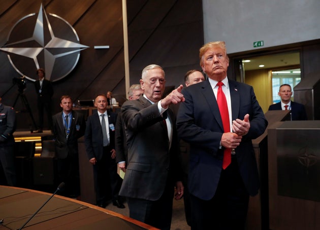 Donald Trump (vorn) und Verteidigungsminister Jim Mattis beim Nato-Gipfel am 11. Juli in Brüssel, Belgien.