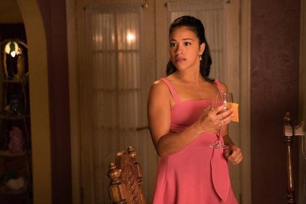 Gina Rodriguez in a scene from "Jane the Virgin" on The CW.