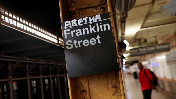 The name of Aretha is posted above the Franklin Street subway station in memory of singer Aretha Franklin in Manhattan, New York, U.S., August 16, 2018.  REUTERS/Shannon Stapleton      TPX IMAGES OF THE DAY