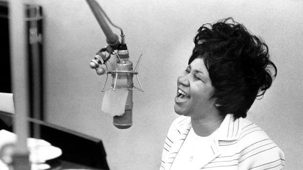 NEW YORK - JANUARY 10: Queen of soul Aretha Franklin during 'The Weight' recording session in the Atlantic Records recording studio on January 10, 1969 in New York City, New York. (Photo by Michael Ochs Archives/Getty Images)  