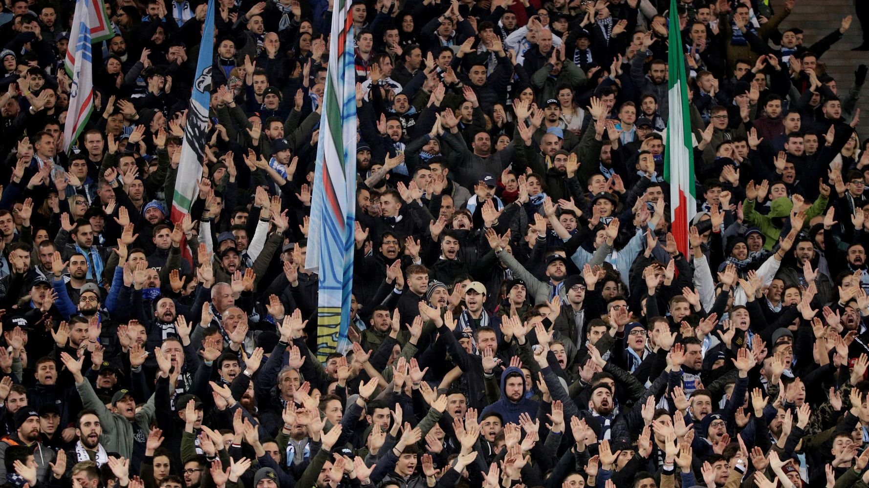 Roma ultras stand up for Slavia Prague fans after ban - Football Italia