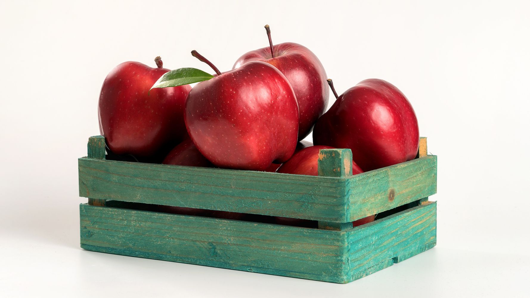 Farm Fresh Red Delicious Apples | 50 Count Gift Box