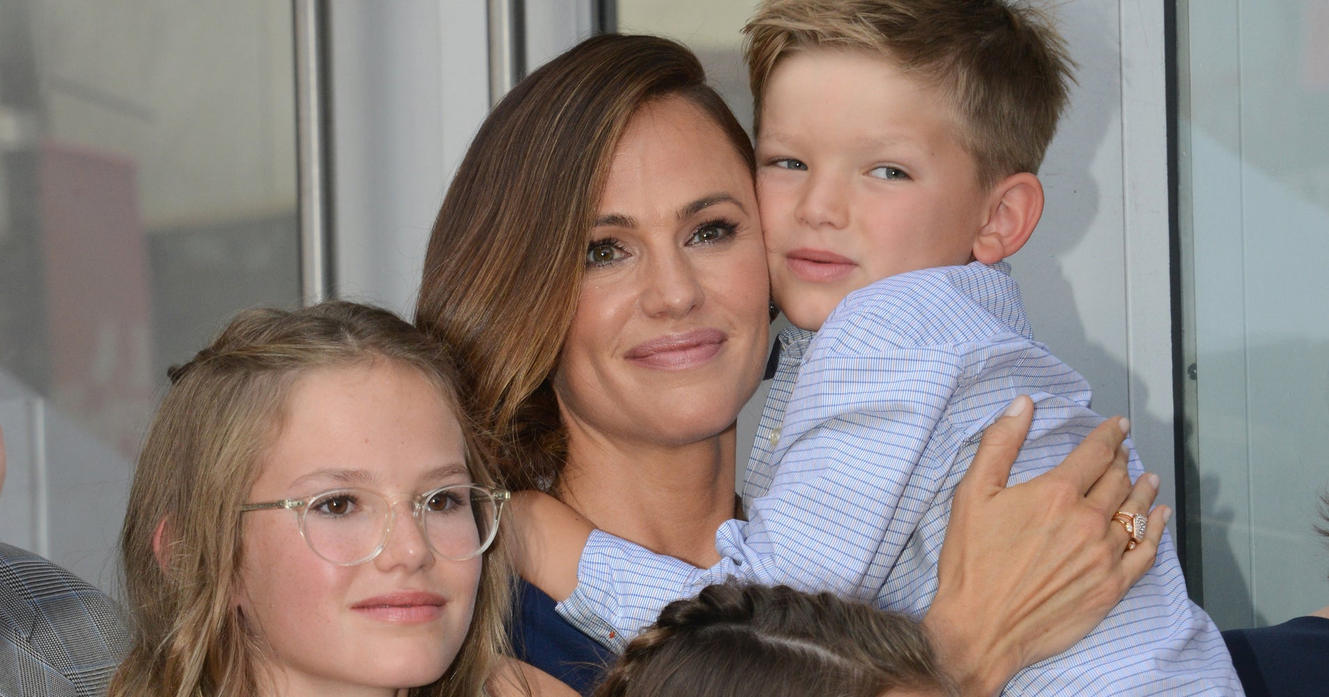 Jennifer Garner Makes Rare Appearance With Kids At Hollywood Walk Of ...