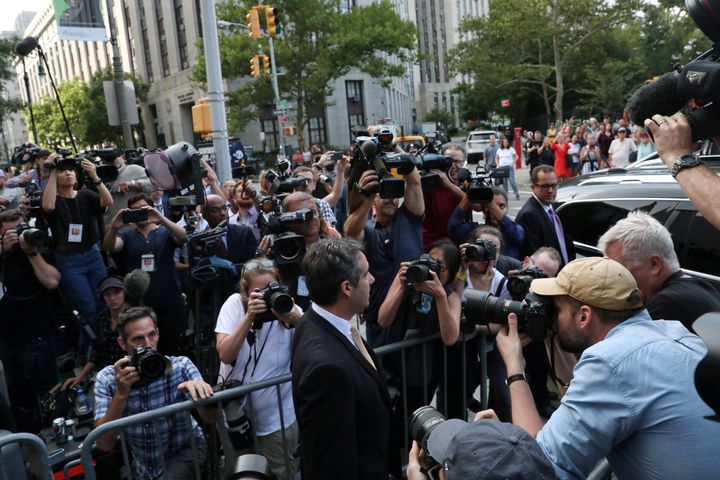 Ο Μάικλ Κοέν έξω από το δικαστήριο της Ν. Υόρκης το απόγευμα της 21ης Αυγούστου.