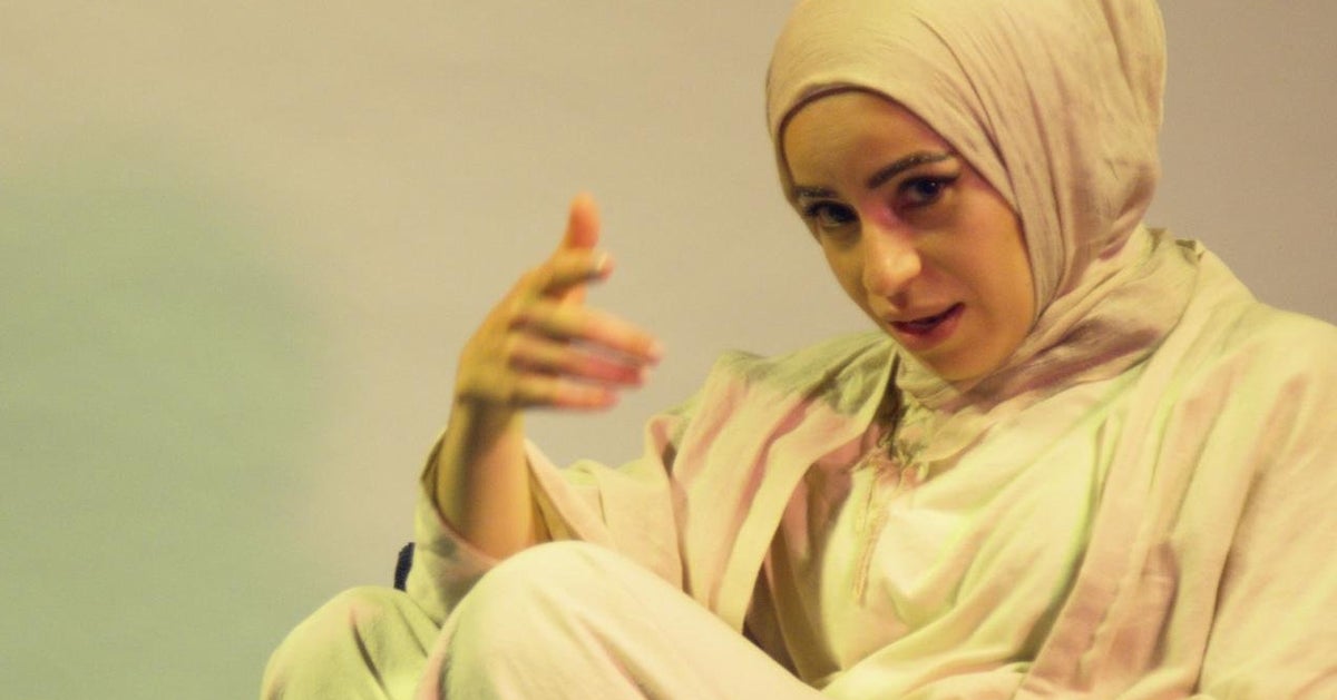 This Rapper Is Challenging Stereotypes Of Muslim Women Through Her ...
