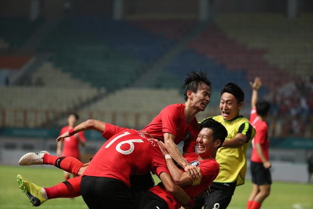 í•œêµ­ ì¶•êµ¬ê°€ ì´ëž€ 2-0ìœ¼ë¡œ êº¾ê³  ì•„ì‹œì•ˆê²Œìž„ 8ê°• ì§„ì¶œí–ˆë‹¤ | í—ˆí