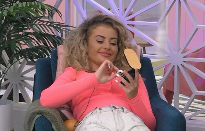 Chloe smiles as she receives Jermaine's note