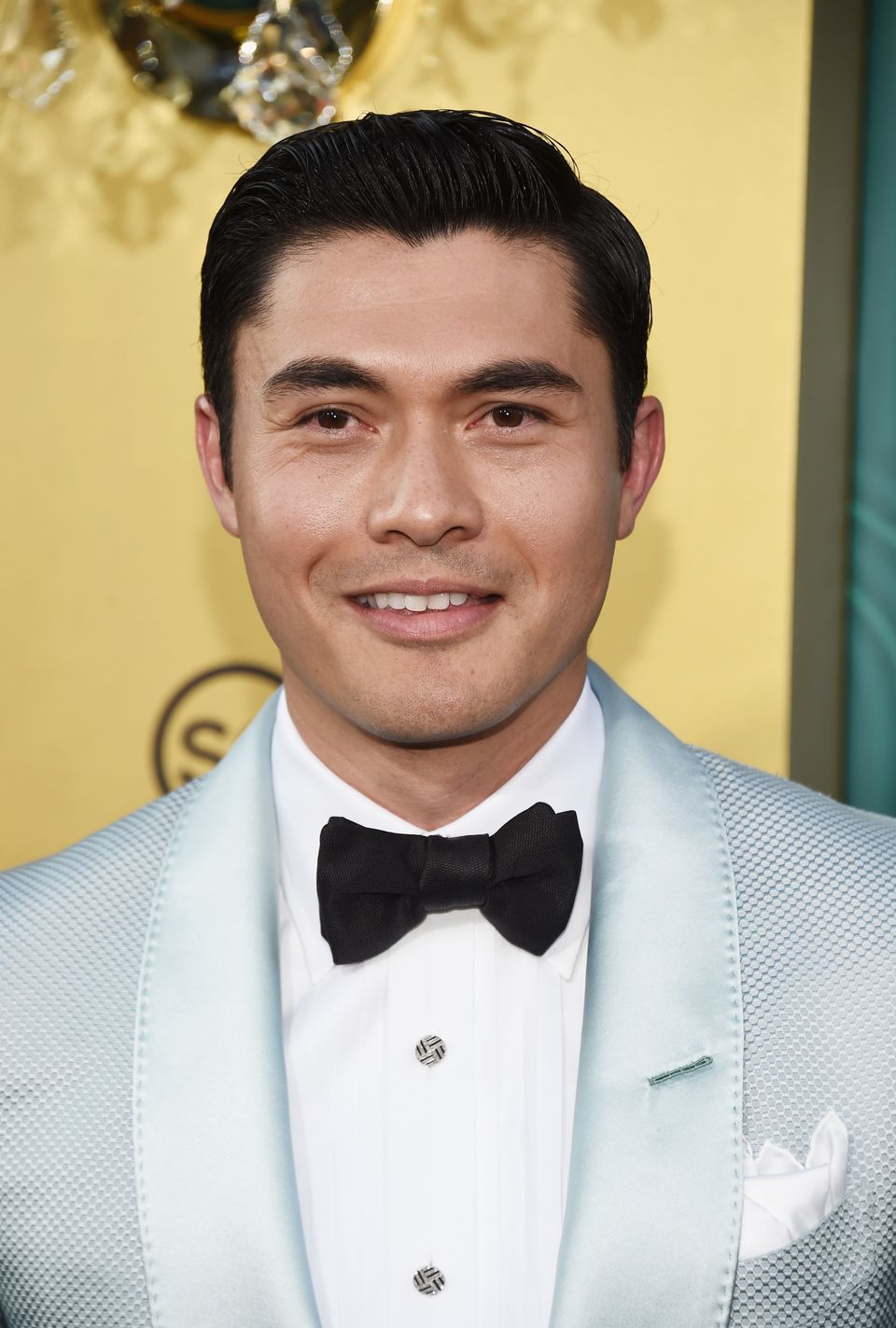 Henry Holding grew up in England and worked as a presenter for travel programmes on the BBC and
Discovery Channel Asia.